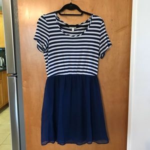 Medium Charming Charlie Navy Dress
